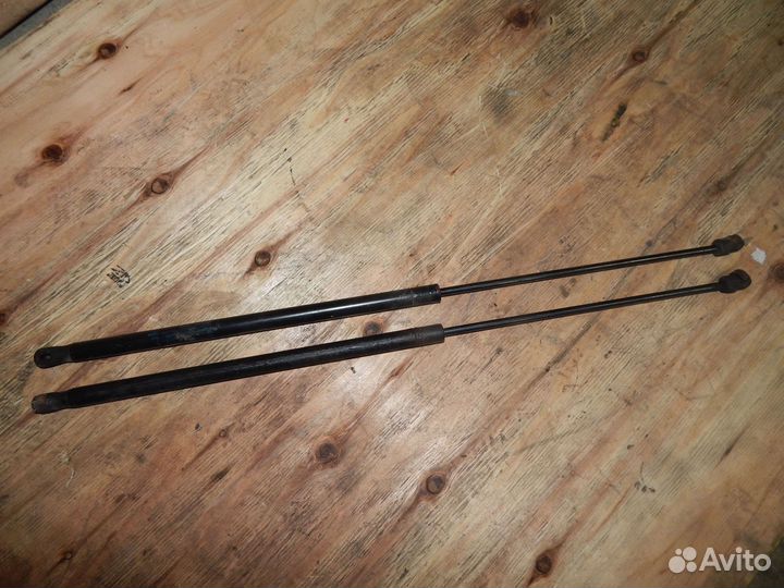 Амортизатор капота