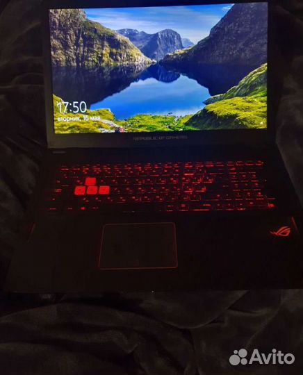 Ноутбук Asus rog strix gl702