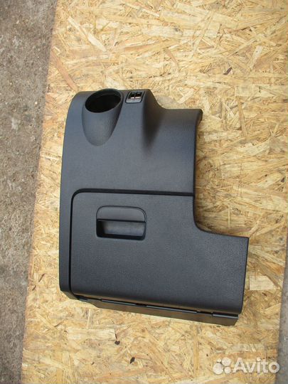 Бардачок Фольксваген Тигуан