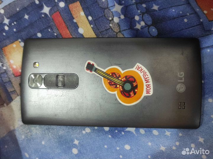 Телефон LG magna