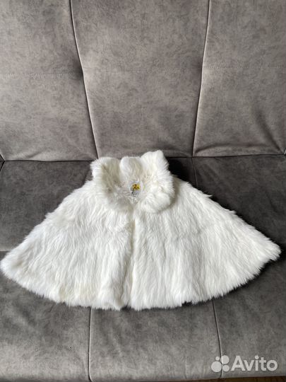 Меховая вязаная накидка на плечи кролик