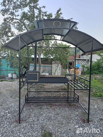 Мангал с крышей