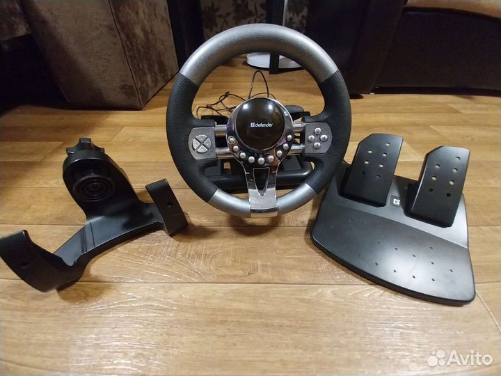 Игровой руль с педалями
