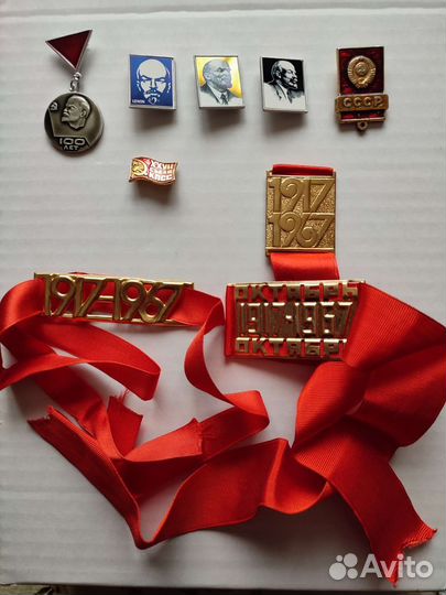 Советские значки Ленин,Октябрь