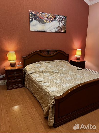 Спальный гарнитур из массива дерева бу