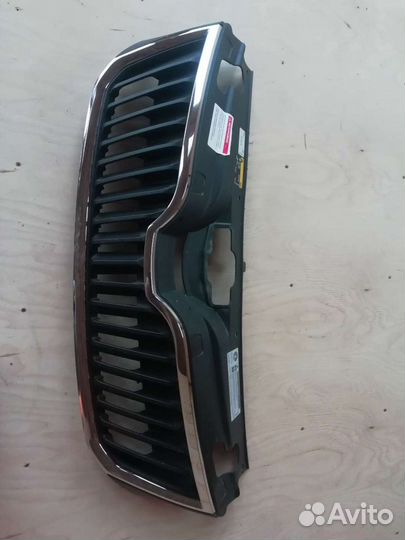 Решетка skoda rapid 2014-2020