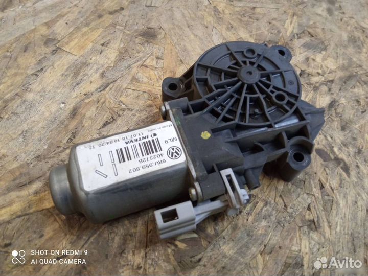 Моторчик стеклоподъемника передний правый Polo