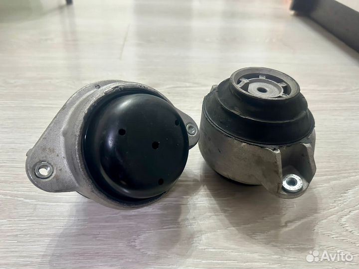 Опоры двигателя m120 Новые