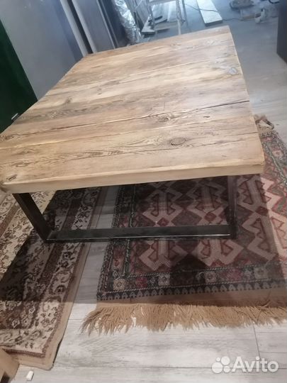 Стол из амбарной доски