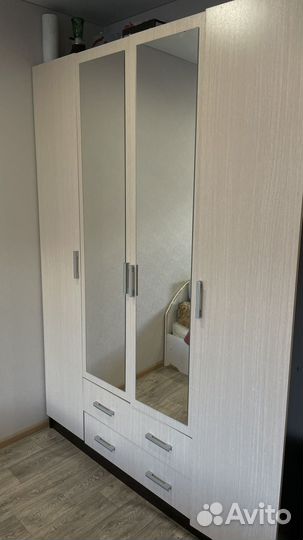 Шкаф