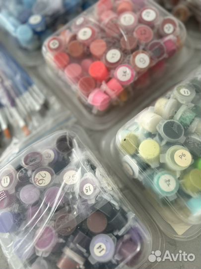 Краска акриловые пакетом остатки и кисти новые