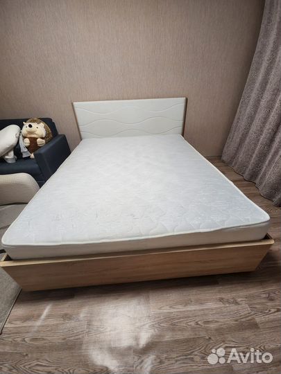 Двуспальная кровать с матрасом 160х200 бу