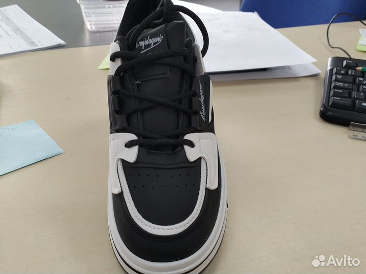 Кроссовки женские 38 размер новые
