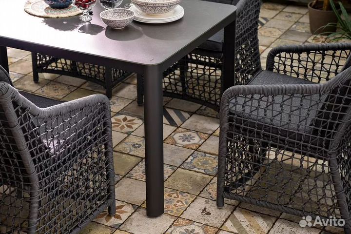 Обеденный стол