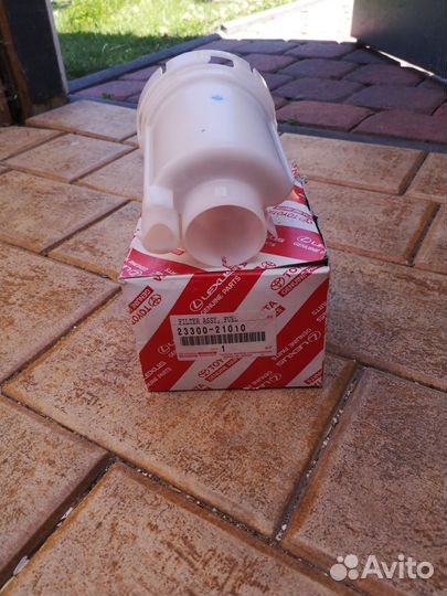 Топливный фильтр toyota 23300-21010