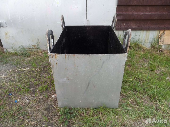 Металлический бак для воды