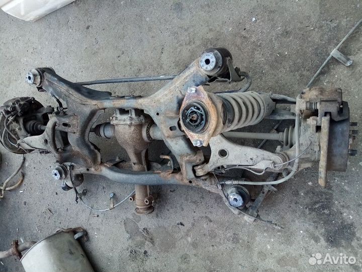 Задняя балка подрамник Subaru Forester S12