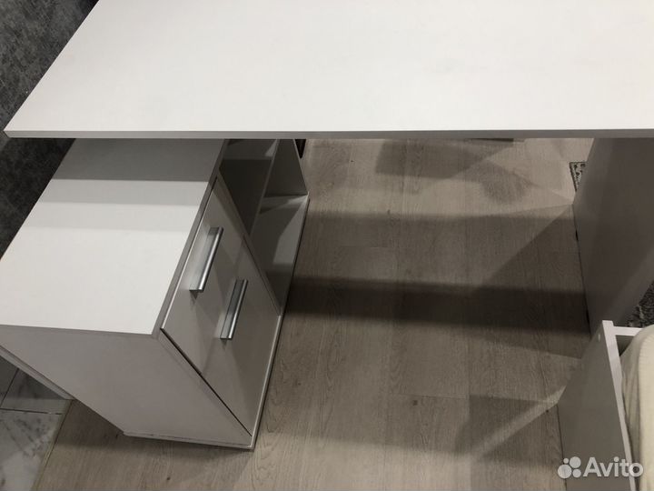 Письменный стол для школьника угловой бу