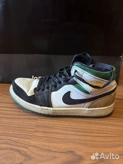 Air Jordan 1 Mid Oakland