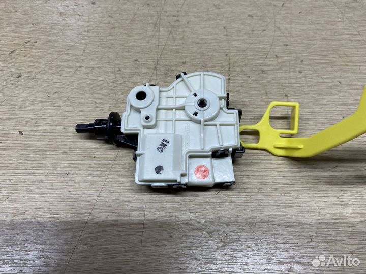 Замок лючка бензобака Toyota Camry 70