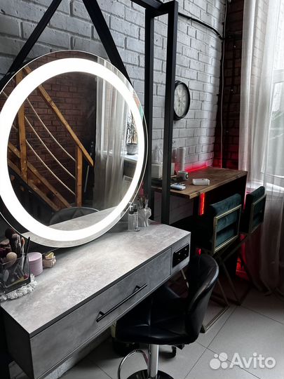 Гримерное зеркало,стол визажиста,туалетный столик
