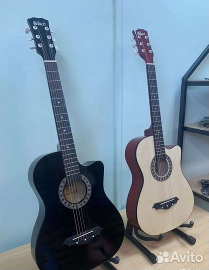 Классическая акустическая гитара