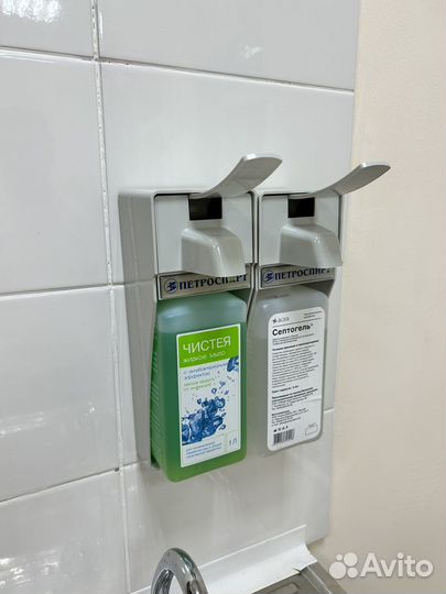 Локтевой дозатор для антисептика