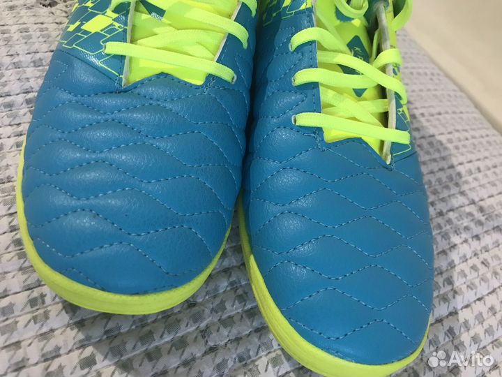 Детская футбольная форма и обувь