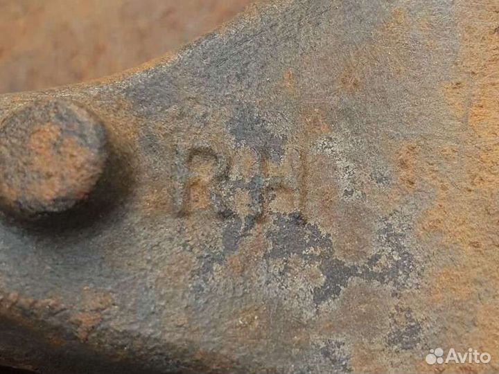 Поворотный кулак правый Sprinter W906