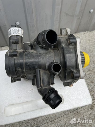 Помпа и термостат VAG б/у, в сборе с ремнём