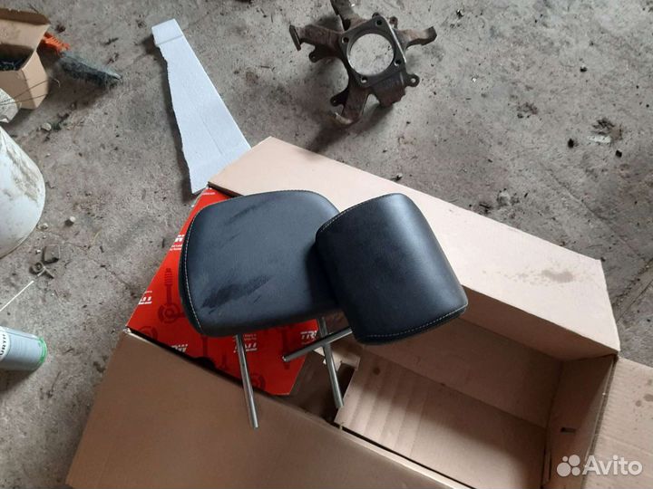 Подголовник задний кожа Mitsubishi Outlander XL