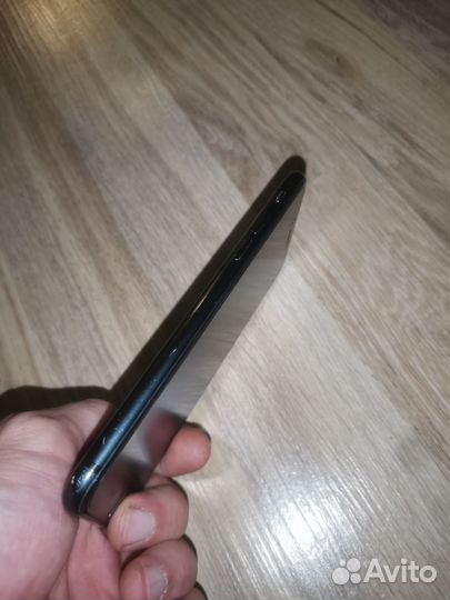 Телефон iPhone se 2020
