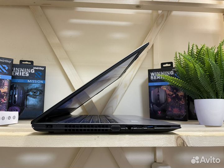 Ноутбук Lenovo i3-6100U/R5 M430/8Gb/SSD