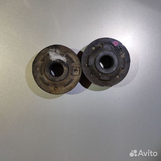 Нижние крепления радиатора Maza 6 GH