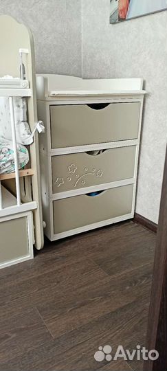 Детская кроватка с маятником