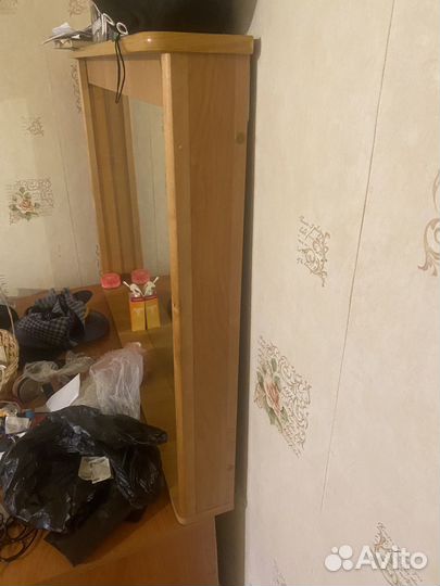 Зеркало настенное в раме