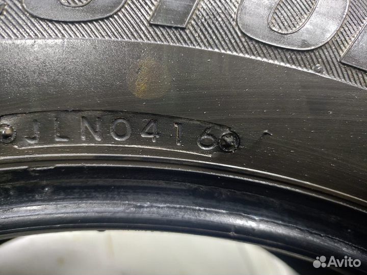 Bridgestone Blizzak Spike-01 215/60 R17