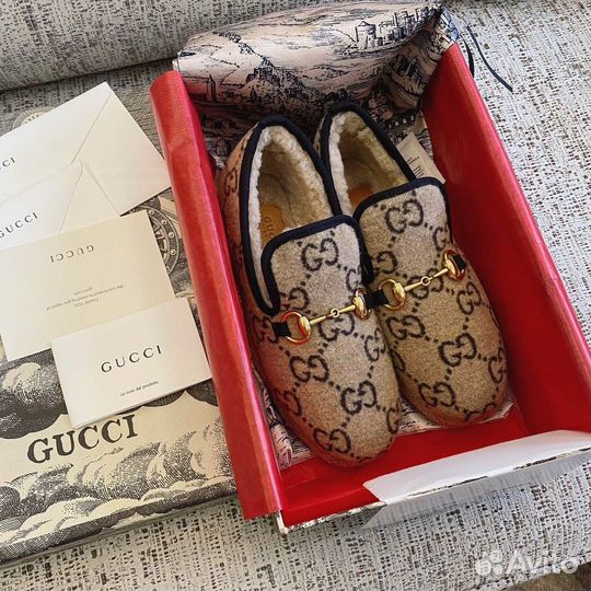 Лоферы женские с мехом gucci