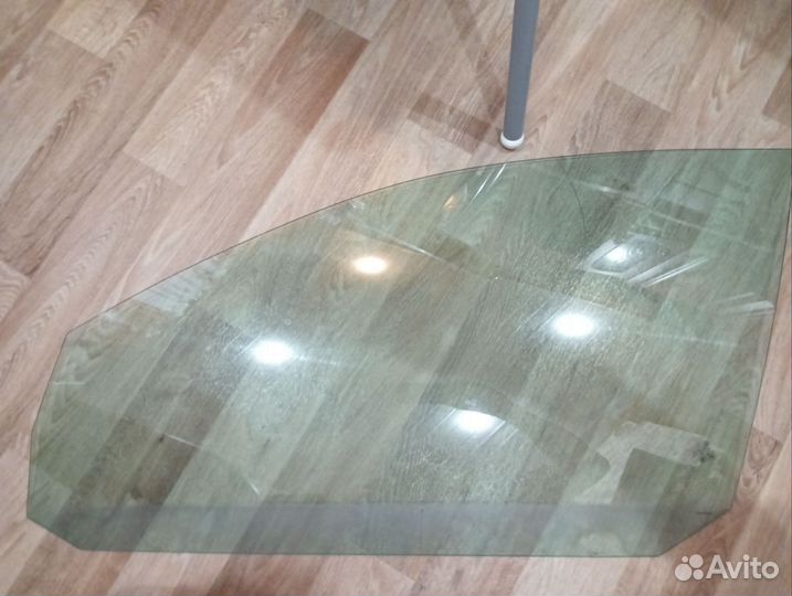 Стекло водительской двери