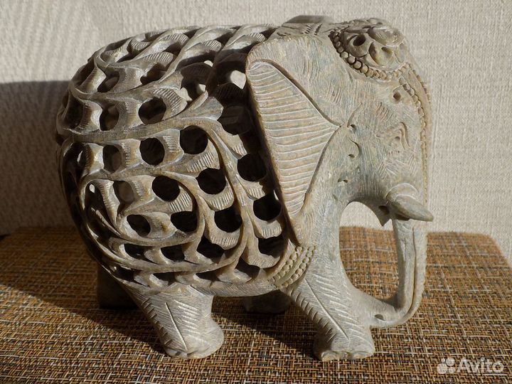 Каменный слон