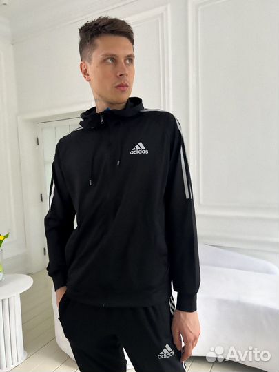 Спортивный костюм adidas