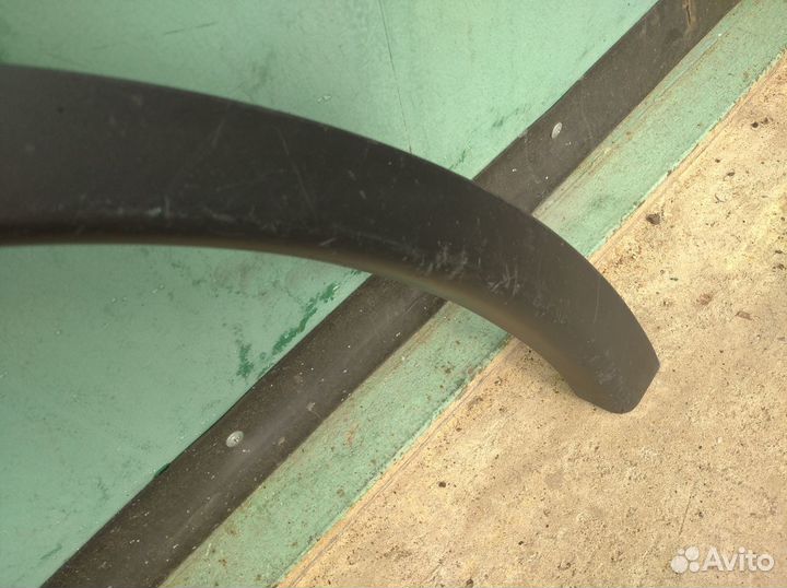 Молдинг переднего крыла Land Rover Discovery V