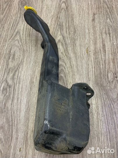 Бачок омывателя Opel Zafira B