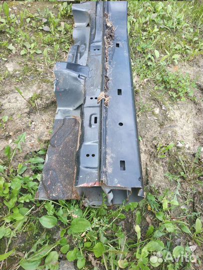 Порог с центральной стойкой Ssang Yong Actyon New