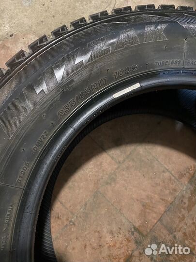 Bridgestone Blizzak DM-V2 235/65 R17