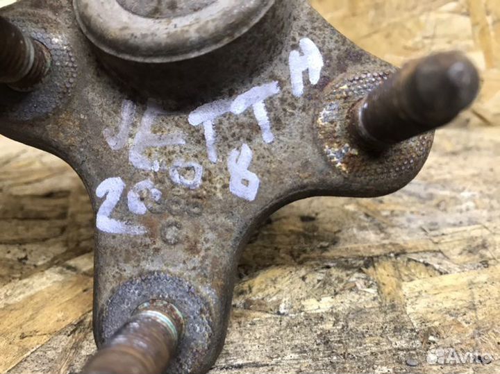 Шаровая опора левая Volkswagen Jetta 1.9 2006