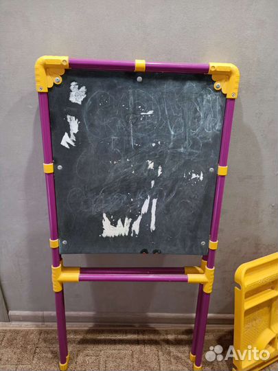 Мольберт магнитная доска и грифильная с игрушками