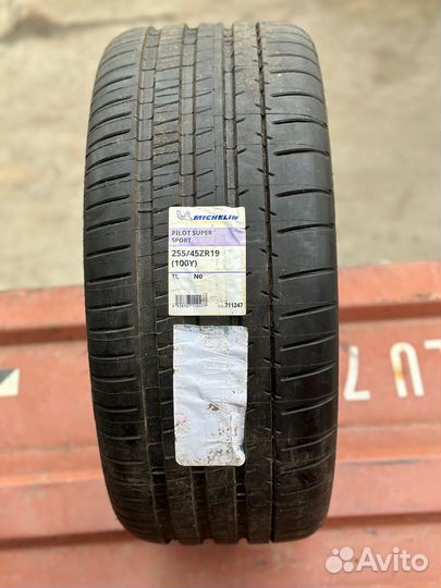 Michelin Pilot Super Sport 255/45 R19 100Y