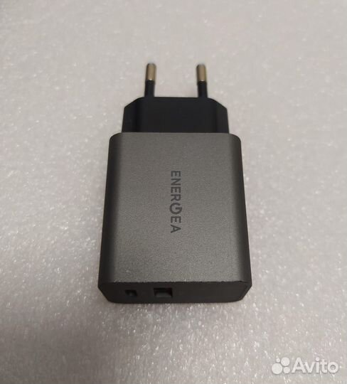 Сетевое зарядное устройство EnergEA Ampcharge USB