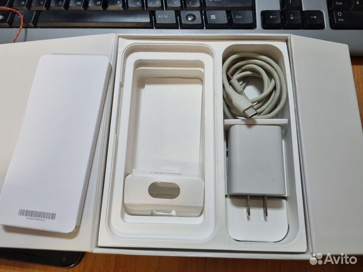 Google Pixel XL, 4/32 ГБ